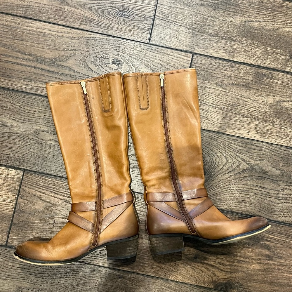 Pikolinos boots.  Excellent condition, beautiful tan/caramel color.  Size 39/8